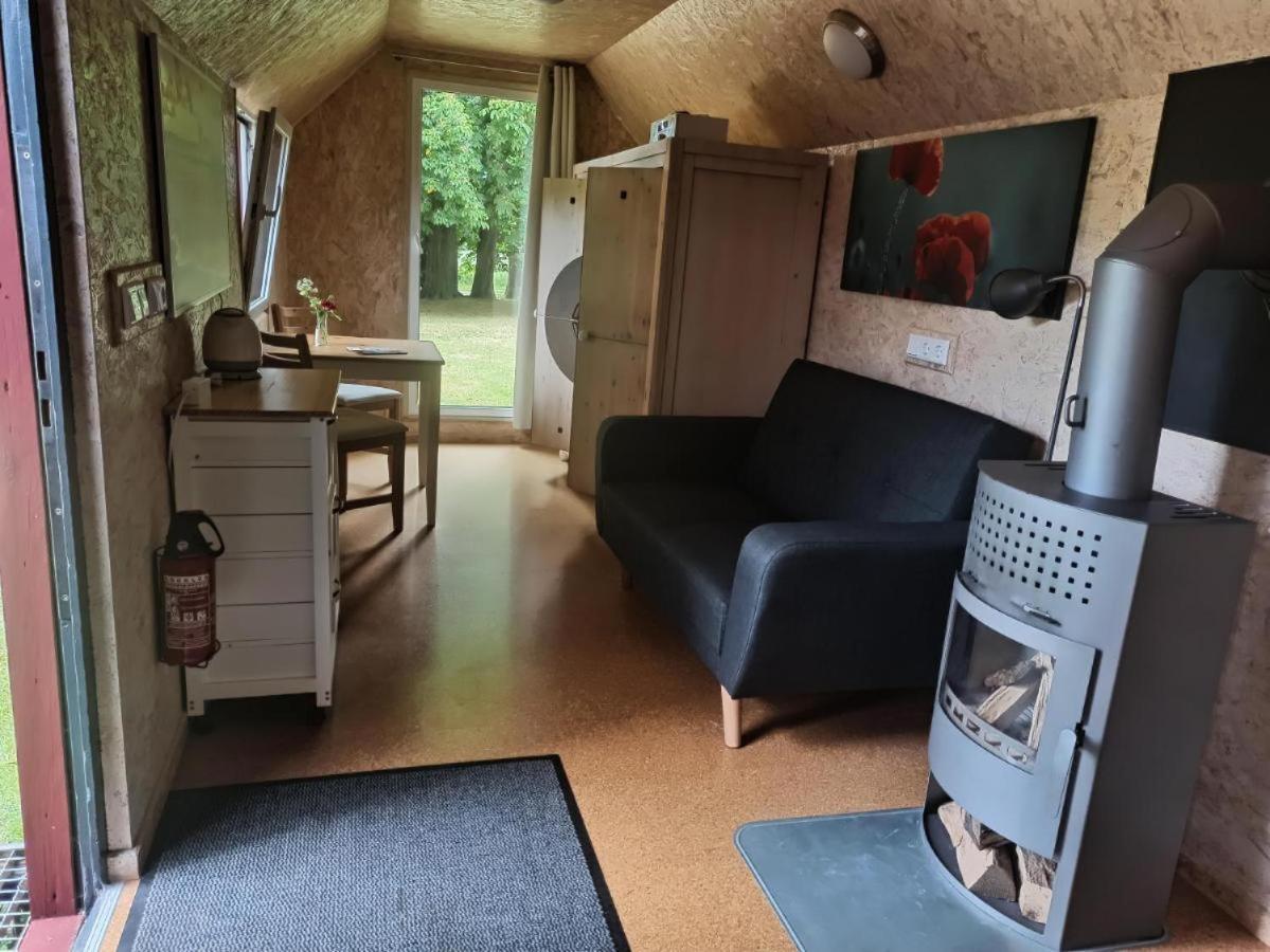 Schaeferwagen Auf Dem Biogut-Saalkow Hotel Gustow  Bagian luar foto